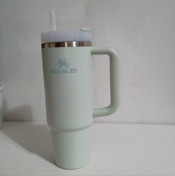 STANLEY The Quencher H2.0 Flowstate™ Tumbler | 30 OZ - Picture 3 of 6